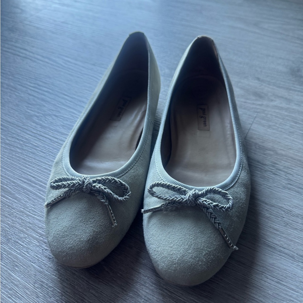 Barely worn Paul Green Suede Gray Flats with Bow